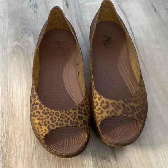 Leopard Print Peep Crocs Toe Flats - Picture 1 of 5